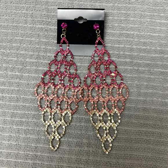 Express Jewelry - BEBE PINK OMBRÉ CHANDELIER EARRINGS